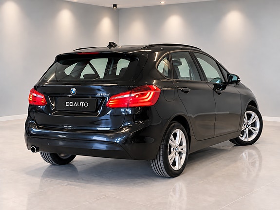 BMW 216d 3 of 9