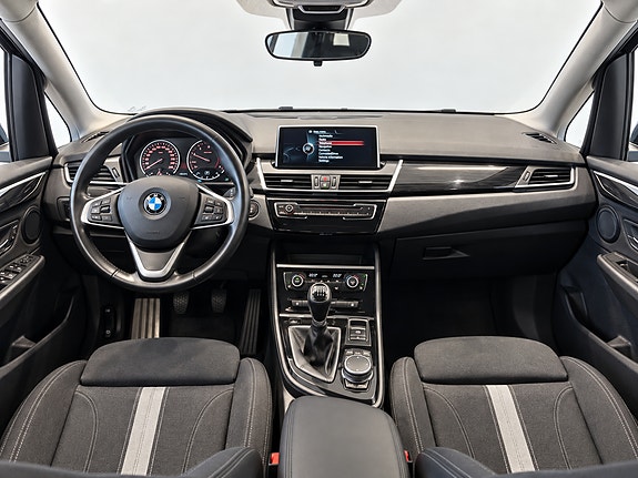 BMW 216d 4 of 9