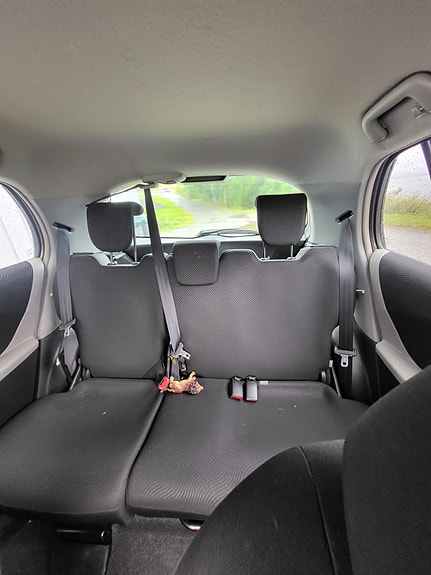 Toyota Yaris 8 of 17