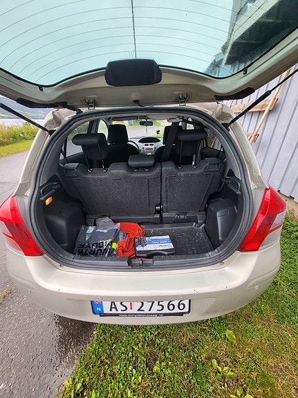 Toyota Yaris 7 of 17