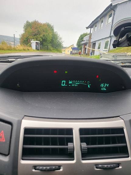 Toyota Yaris 2 of 17