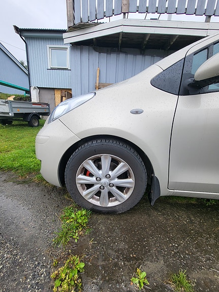 Toyota Yaris 12 of 17