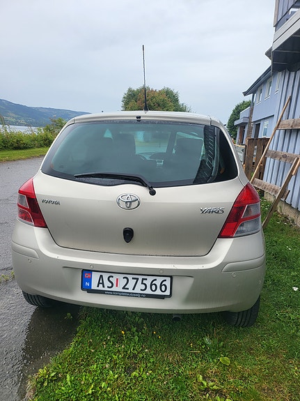 Toyota Yaris 17 of 17