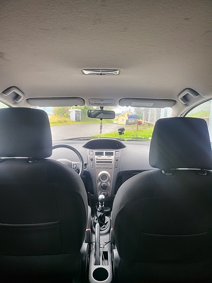 Toyota Yaris 5 of 17