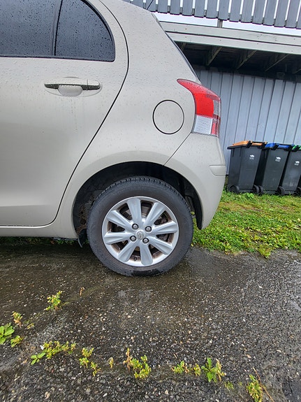 Toyota Yaris 13 of 17