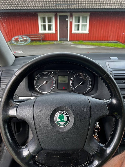 Skoda Octavia 8 of 13