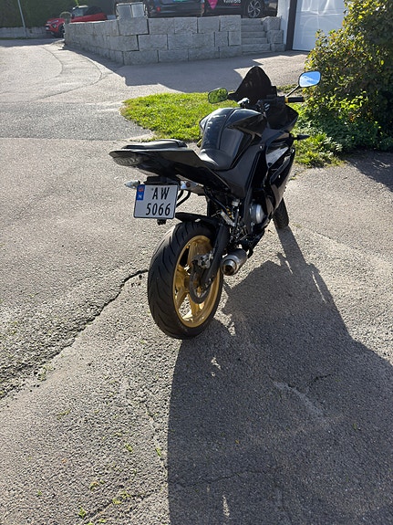 Yamaha YZF-R 125 4 of 12