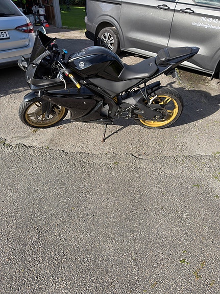 Yamaha YZF-R 125 3 of 12
