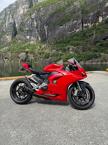Ducati Panigale V2 2 of 3