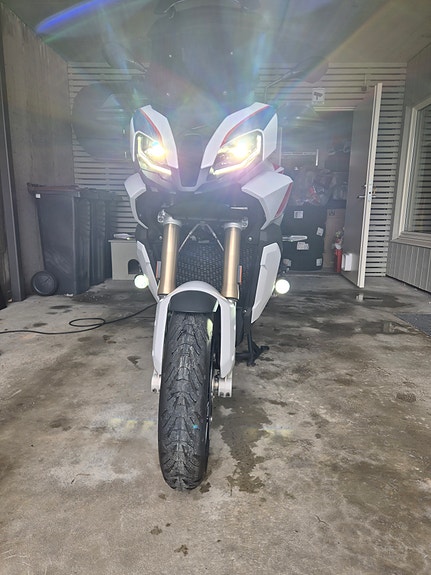 BMW S 1000 XR 7 of 23