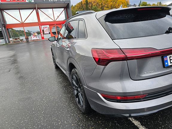 Audi e-tron 7 of 30