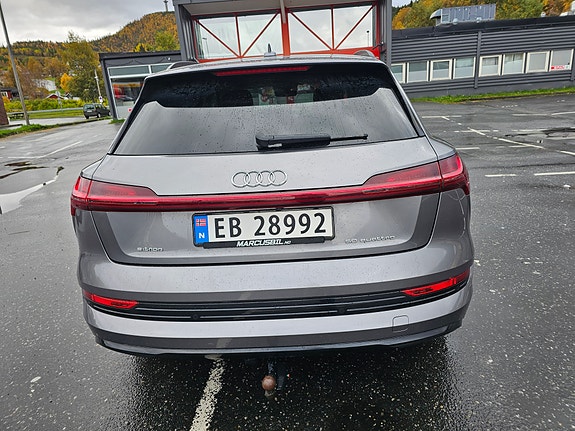 Audi e-tron 4 of 30