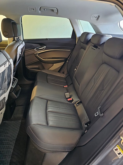 Audi e-tron 14 of 30