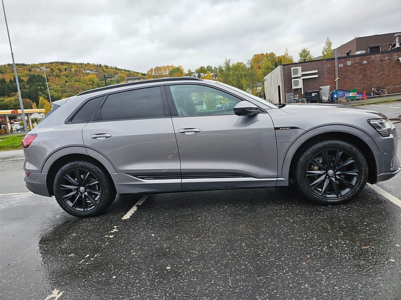 Audi e-tron 5 of 30