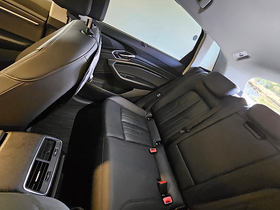 Audi e-tron 22 of 30