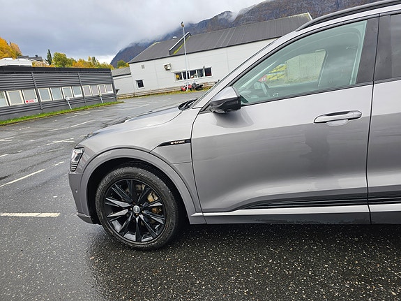 Audi e-tron 9 of 30