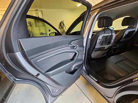 Audi e-tron 16 of 30