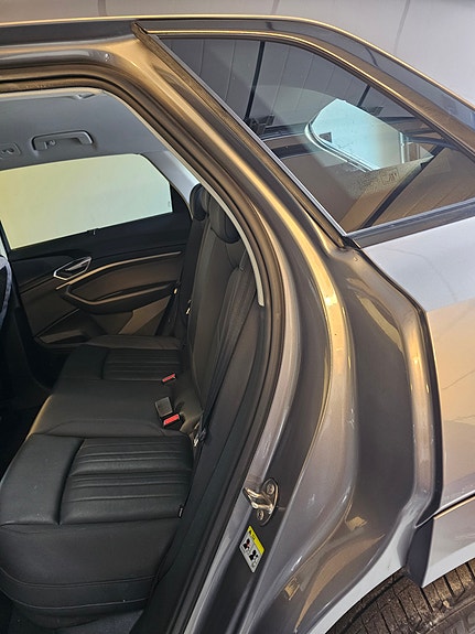 Audi e-tron 15 of 30