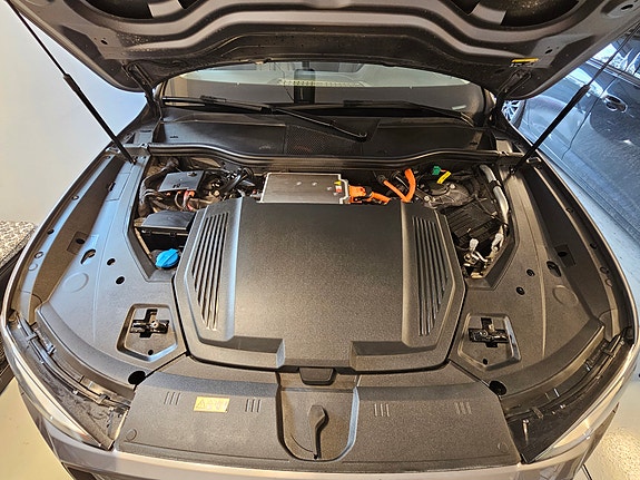 Audi e-tron 10 of 30