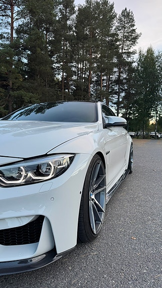 BMW M4 7 of 27