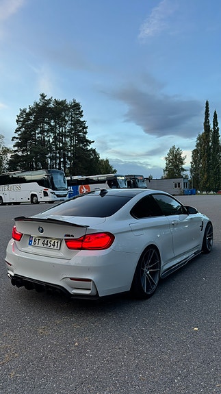BMW M4 10 of 27