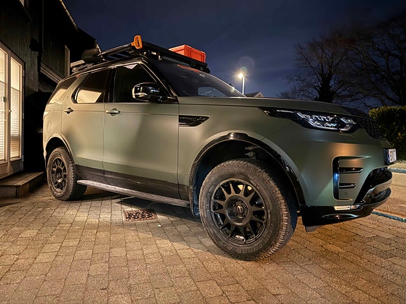Land Rover Discovery 5 2 of 30