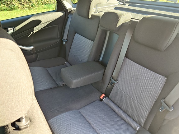 Ford Mondeo 19 of 28