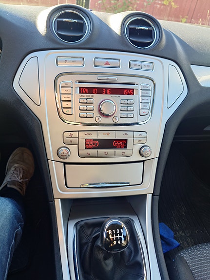 Ford Mondeo 23 of 28