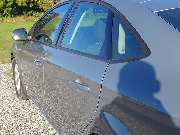 Ford Mondeo 16 of 28