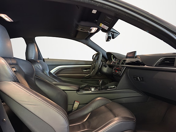 BMW M4 28 of 30