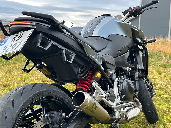 BMW F 900 R 7 of 17