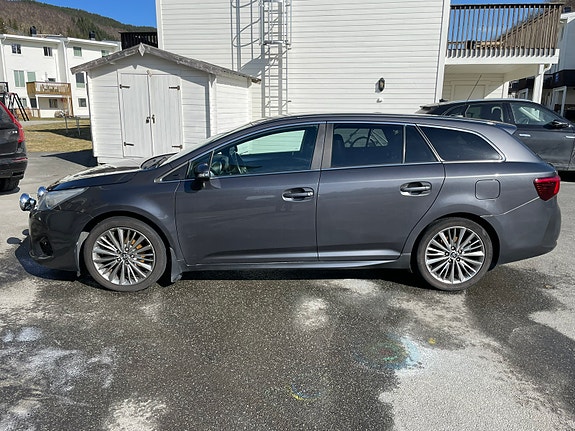 Toyota Avensis 2 of 15