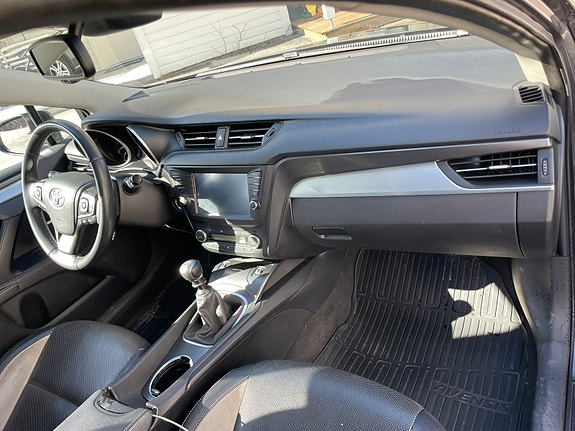 Toyota Avensis 11 of 15
