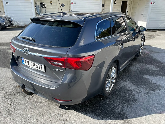 Toyota Avensis 4 of 15
