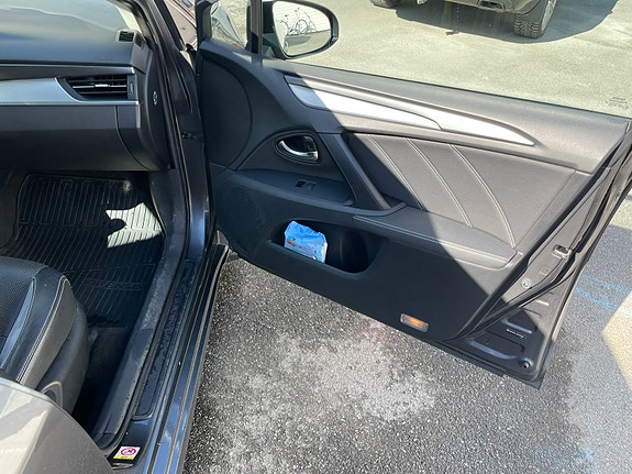 Toyota Avensis 12 of 15