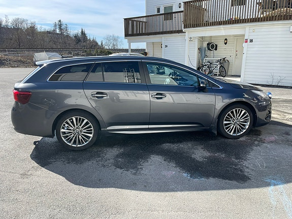 Toyota Avensis 5 of 15