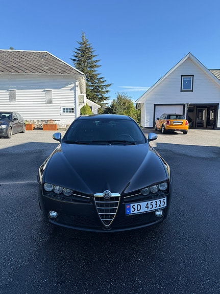 Alfa Romeo 159 3 of 22