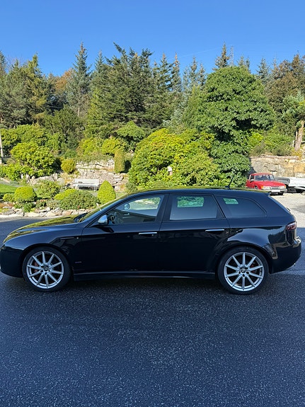 Alfa Romeo 159 2 of 22
