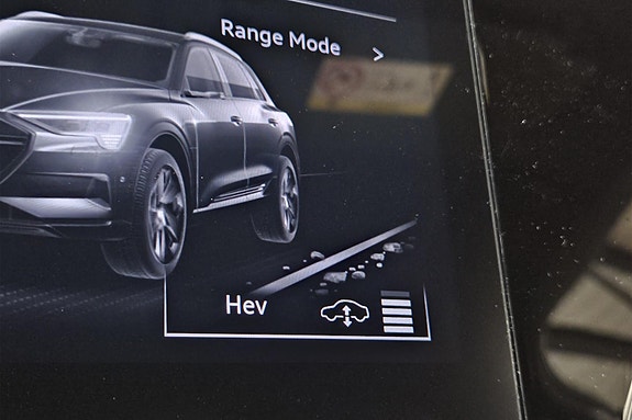 Audi Q8 e-tron 29 of 30