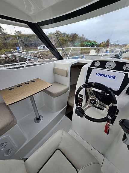 Beneteau Antares 5.80 - Suzuki 90 hk 6 of 11