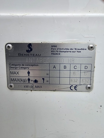 Beneteau Antares 5.80 - Suzuki 90 hk 5 of 11