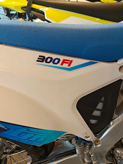 TM 300EN 7 of 10