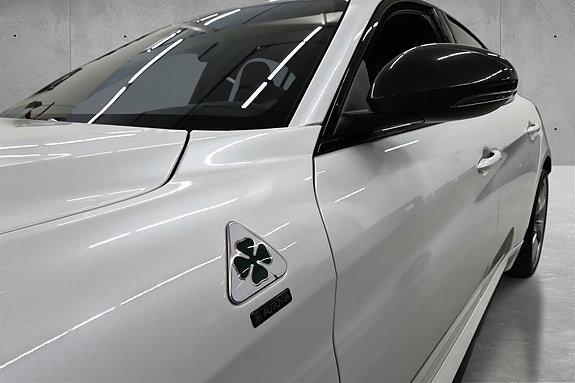 Alfa Romeo Giulia Quadrifoglio 2 of 30