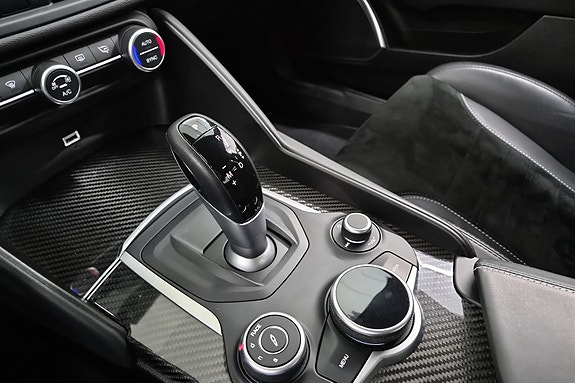 Alfa Romeo Giulia Quadrifoglio 25 of 30