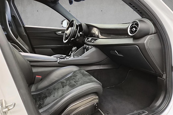 Alfa Romeo Giulia Quadrifoglio 15 of 30