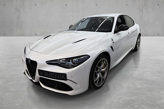 Alfa Romeo Giulia Quadrifoglio 9 of 30