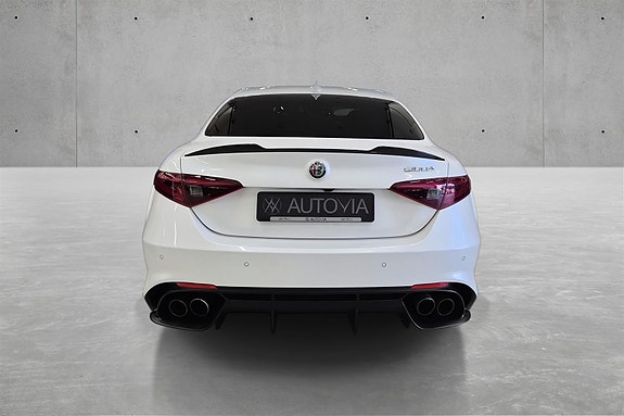 Alfa Romeo Giulia Quadrifoglio 7 of 30
