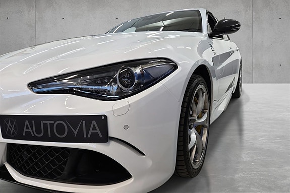 Alfa Romeo Giulia Quadrifoglio 12 of 30