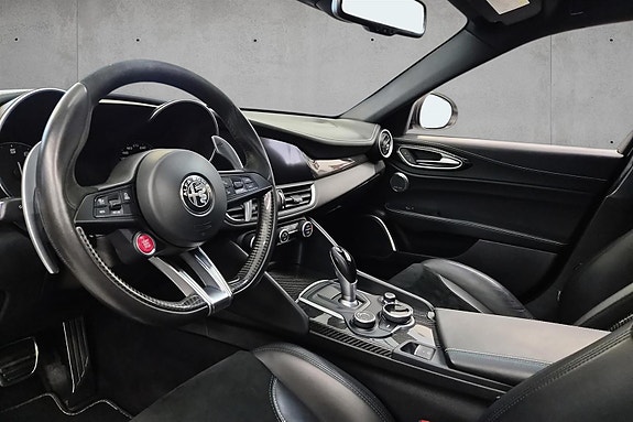 Alfa Romeo Giulia Quadrifoglio 18 of 30