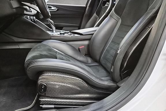 Alfa Romeo Giulia Quadrifoglio 28 of 30